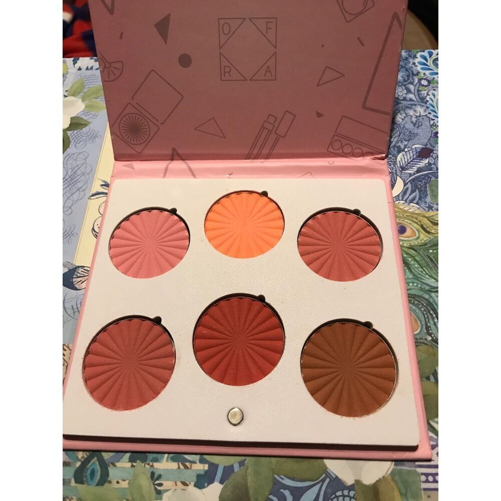 NEW~Charm Your Cheeks Mini Mix Blush Palette